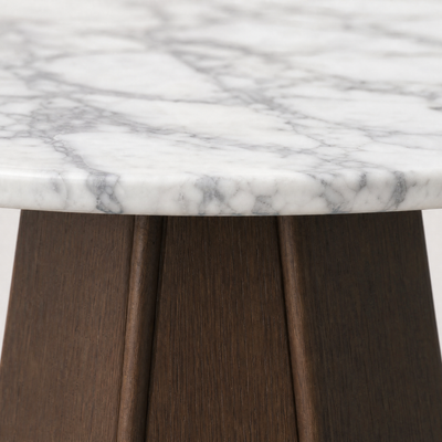 The Chuli Round Dining Table at ACERKA Miami highlights the distinctive character of Arabescato Marble through expressive veining, a circular profile, and a grounded base.
